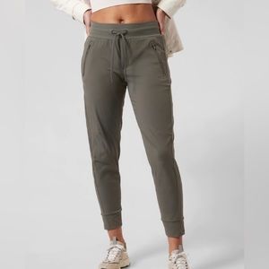 Athleta Trekkie North Jogger Olive Color Size 8-Excellent Condition!